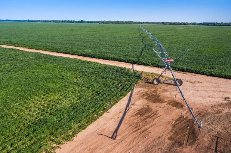 Monitoramento de pivôs de irrigação em tempo real.